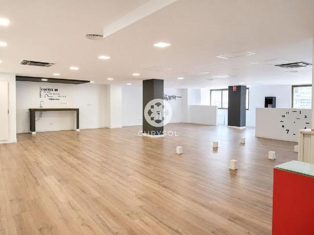 Oficina en alquiler en calle De Muntaner, Barcelona, de 120 m² por 1.300