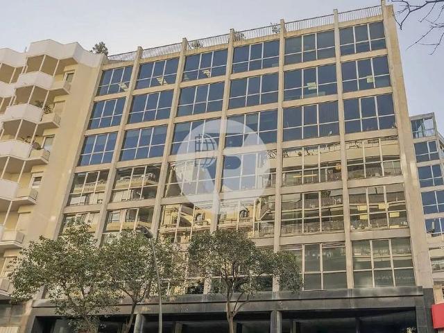 Oficina en alquiler en calle De Muntaner, Barcelona, de 210 m² por 3.500