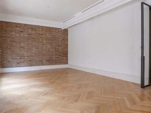 Oficina en alquiler en calle De Muntaner, Barcelona, de 316 m² por 5.498
