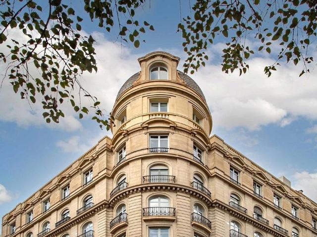 Oficina en alquiler en calle De Muntaner, Barcelona, de 385 m² por 5.498