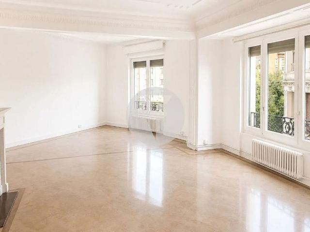 Oficina en alquiler en calle De Mallorca, Barcelona, de 207 m² por 5.000