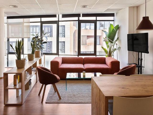 Oficina en alquiler en calle De Mallorca, Barcelona, de 236 m² por 6.000