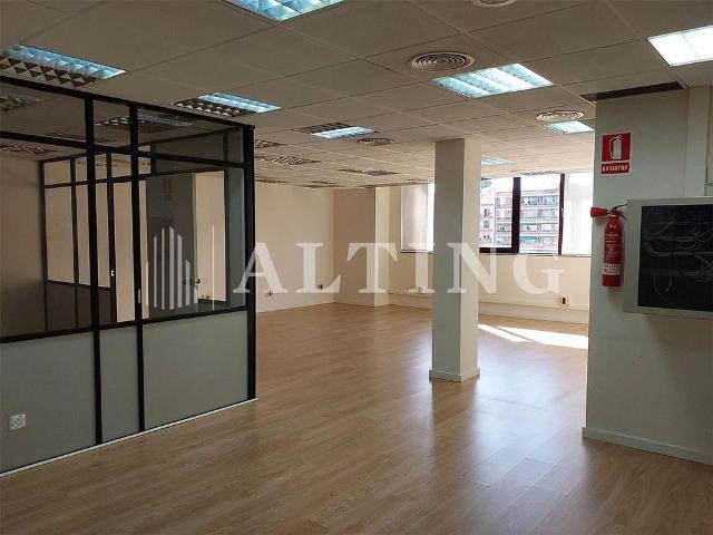 Oficina en alquiler en calle De Nicaragua, Barcelona, de 94 m² por 1.400