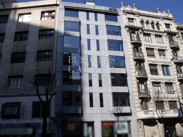 Oficina en alquiler en calle De Aragón, Barcelona, de 297 m² por 4.159