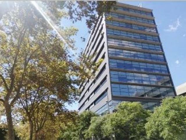 Oficina en alquiler en calle De Bac de Roda, Barcelona, de 576 m² por 10.368