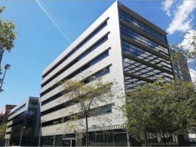 Oficina en alquiler en calle De Bac de Roda, Barcelona, de 900 m² por 15.294