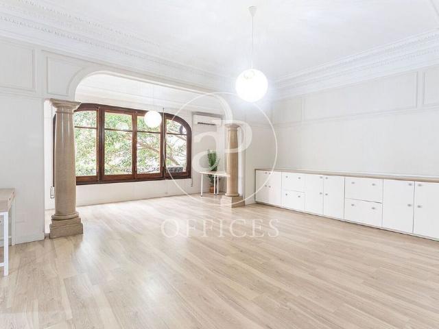 Oficina en alquiler en calle De Balmes, Barcelona, de 150 m² por 2.800