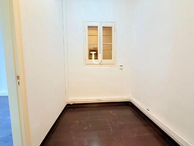 Oficina en alquiler en calle De Balmes, Barcelona, de 74 m² por 1.350