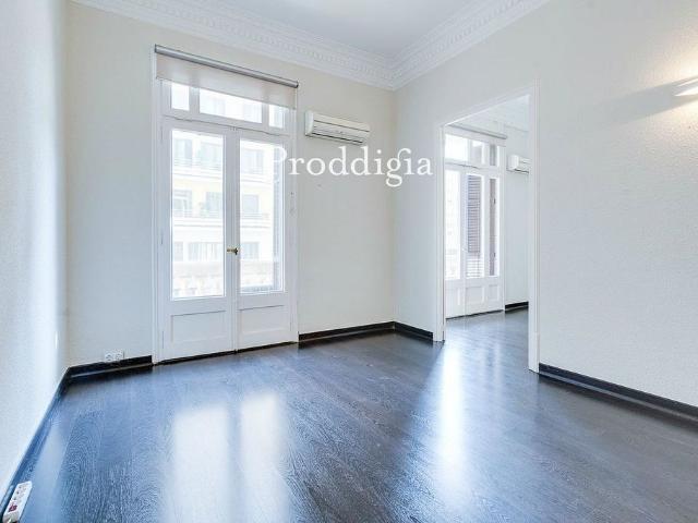 Oficina en alquiler en calle De Balmes, Barcelona, de 85 m² por 1.500