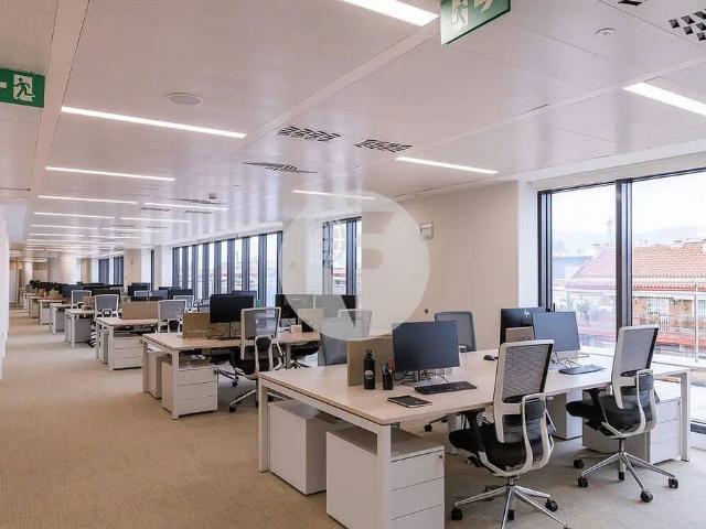 Oficina en alquiler en calle De Berlín, Barcelona, de 1.392 m² por 36.192