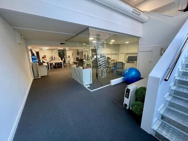 Oficina en alquiler en calle De Bigai, Barcelona, de 250 m² por 2.700