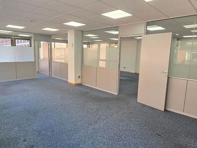 Oficina en alquiler en calle De Borrell, Sant Cugat del Vallès, de 100 m² por 1.150