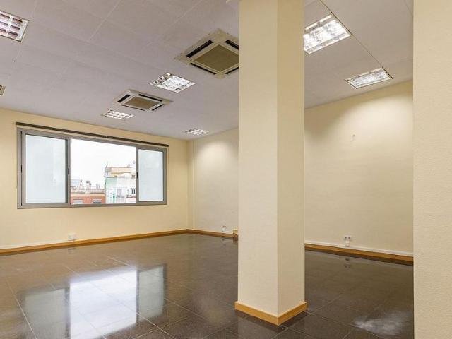 Oficina en alquiler en calle De Brussel·Les, Barcelona, de 56 m² por 644