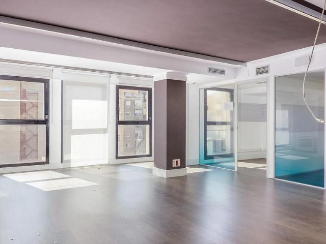 Oficina en alquiler en calle De Calàbria, Barcelona, de 430 m² por 6.128