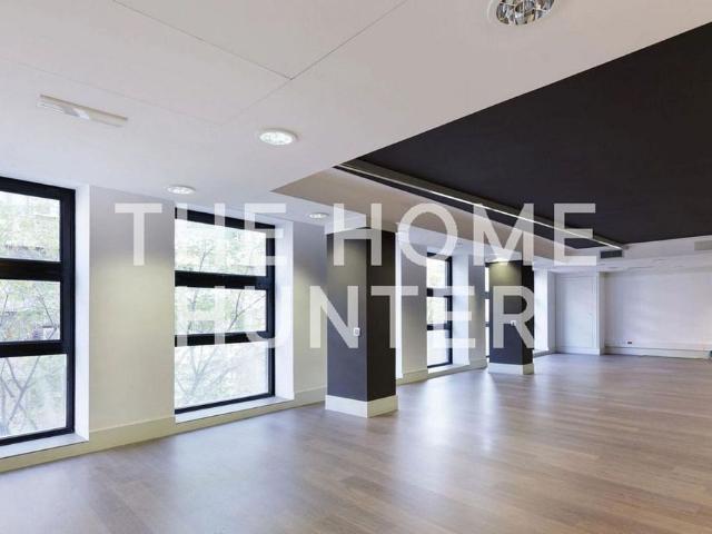 Oficina en alquiler en calle De Calàbria, Barcelona, de 477 m² por 7.775
