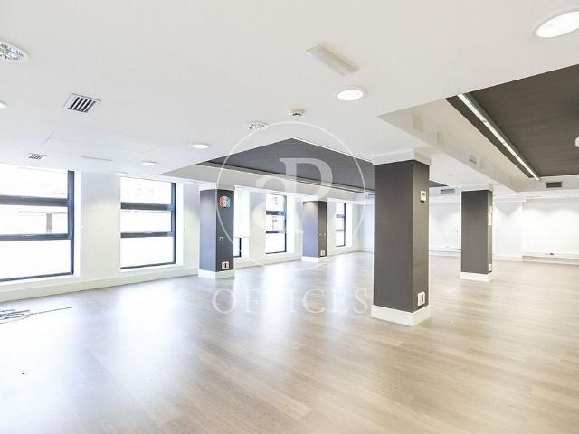 Oficina en alquiler en calle De Calàbria, Barcelona, de 477 m² por 6.264