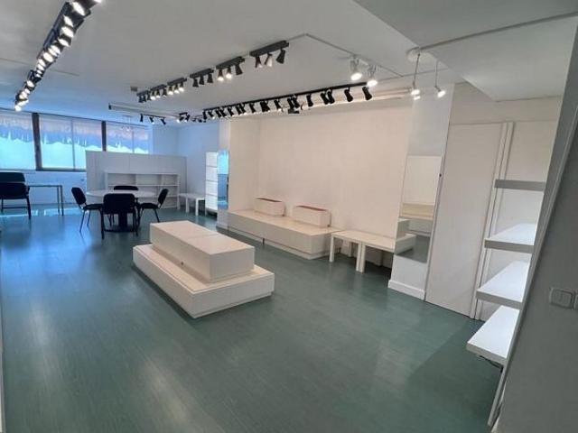 Oficina en alquiler en calle De Calàbria, Barcelona, de 48 m² por 550