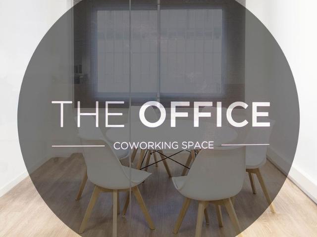 Oficina en alquiler en calle De Calàbria, Barcelona, de 93 m² por 160