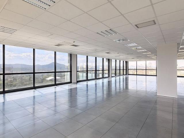 Oficina en alquiler en calle De Can Ametller, Sant Cugat del Vallès, de 959 m² por 11.981
