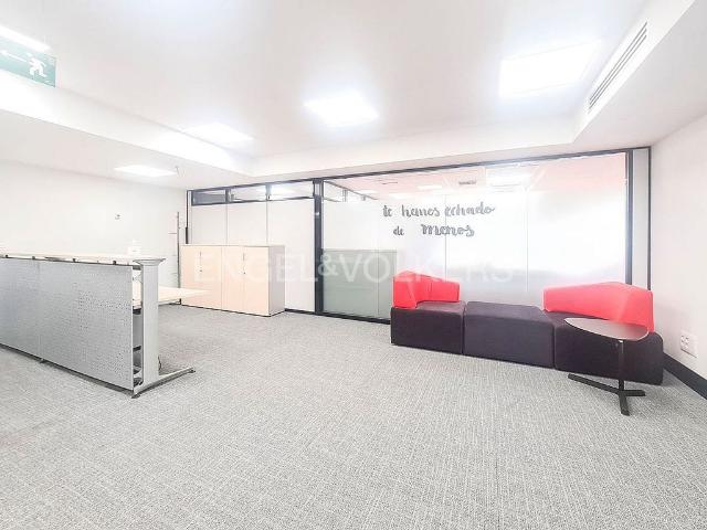 Oficina en alquiler en calle De Casanova, Barcelona, de 345 m² por 5.347