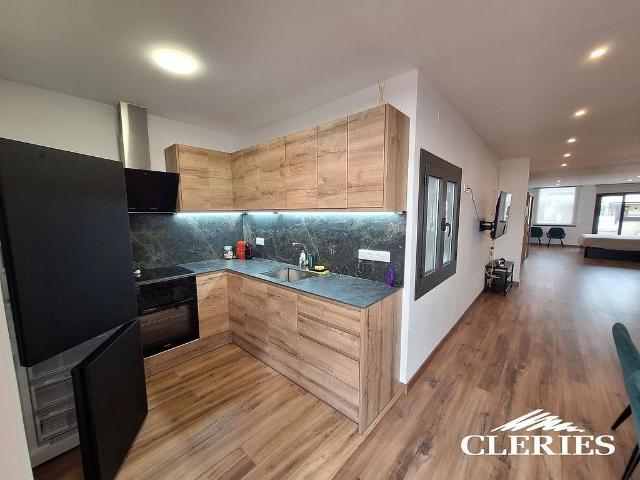 Oficina en alquiler en calle De Casp, Barcelona, de 73 m² por 2.500