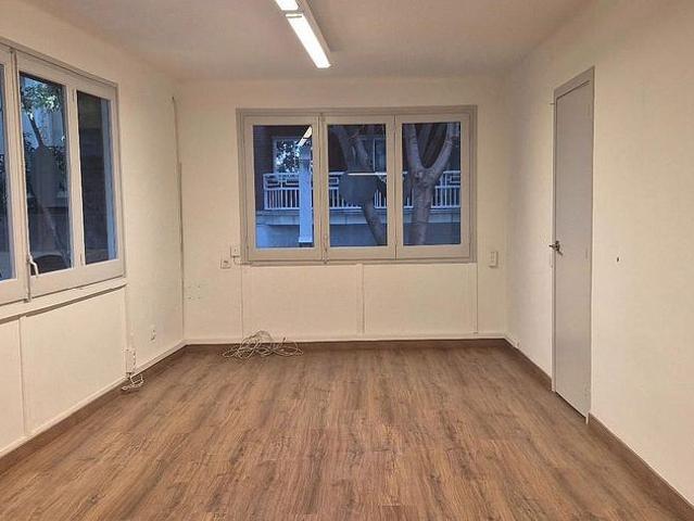 Oficina en alquiler en calle De Coroleu, Barcelona, de 71 m² por 700