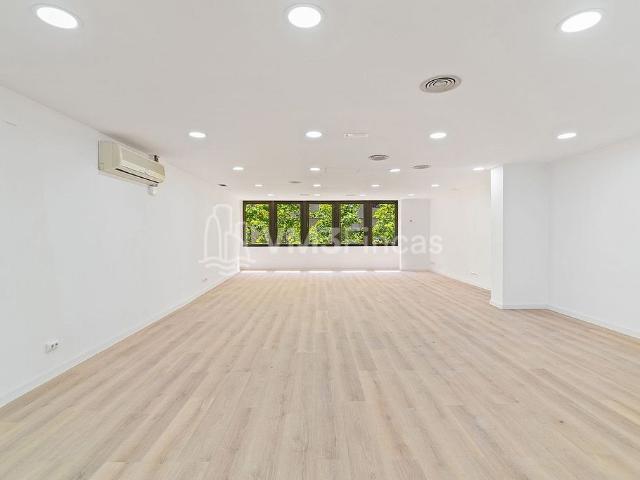 Oficina en alquiler en calle De Còrsega, Barcelona, de 150 m² por 1.900