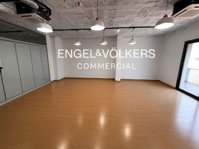 Oficina en alquiler en calle De Còrsega, Barcelona, de 380 m² por 6.840