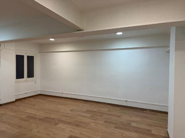 Oficina en alquiler en calle De Còrsega, Barcelona, de 70 m² por 700
