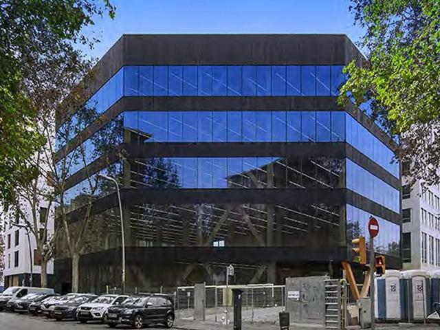 Oficina en alquiler en calle De Cristóbal de Moura, Barcelona, de 905 m² por 15.379
