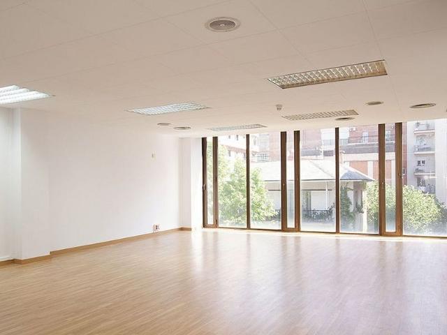 Oficina en alquiler en calle De Descartes, Barcelona, de 80 m² por 961