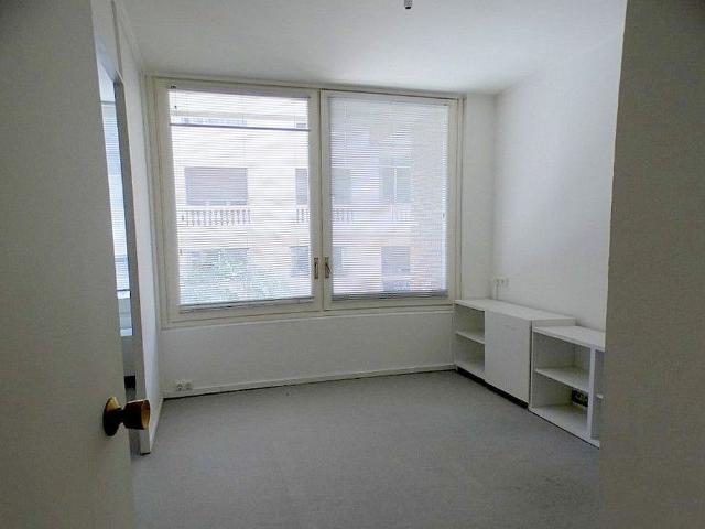 Oficina en alquiler en calle De Folgueroles, Barcelona, de 44 m² por 650