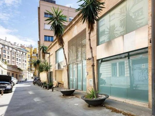 Oficina en alquiler en calle De Folgueroles, Barcelona, de 2.878 m² por 50.768
