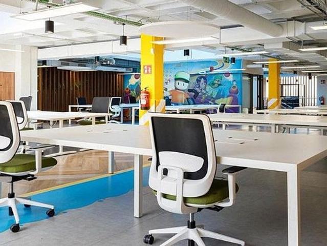 Oficina en alquiler en calle De Folgueroles, Barcelona, de 2.878 m² por 50.768
