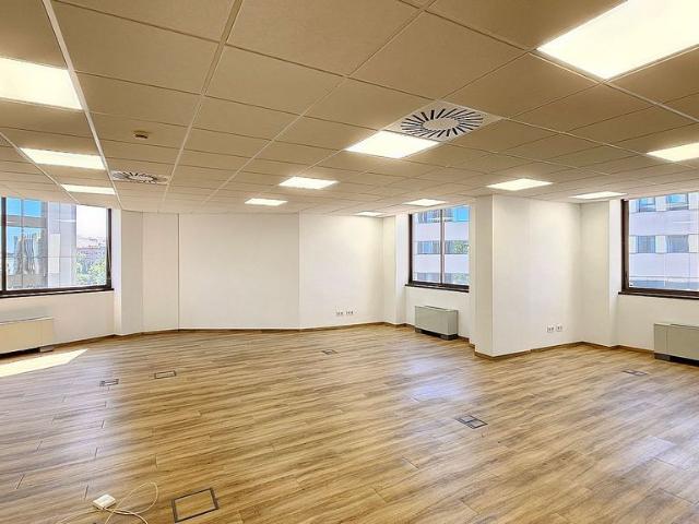 Oficina en alquiler en calle De Frederic Mompou, Sant Just Desvern, de 140 m² por 1.330