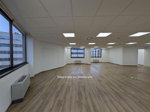 Oficina en alquiler en calle De Frederic Mompou, Sant Just Desvern, de 146 m² por 1.898