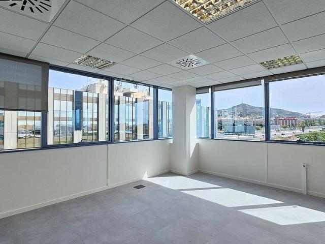 Oficina en alquiler en calle De Frederic Mompou, Sant Just Desvern, de 280 m² por 2.300