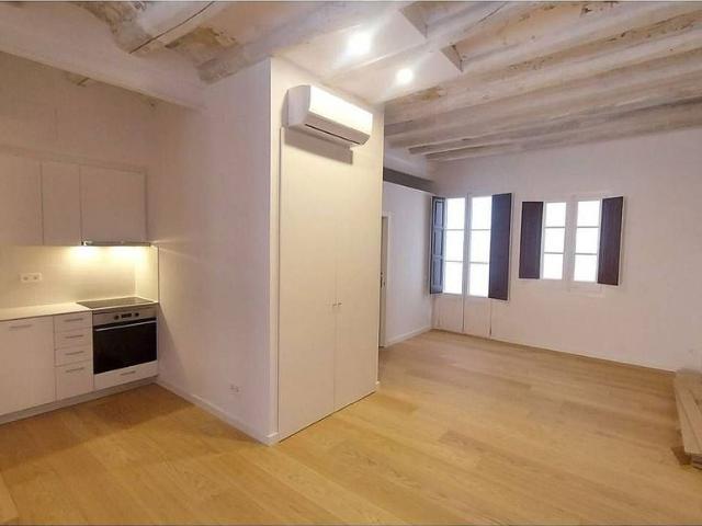 Oficina en alquiler en calle De Girona, Barcelona, de 60 m² por 1.400