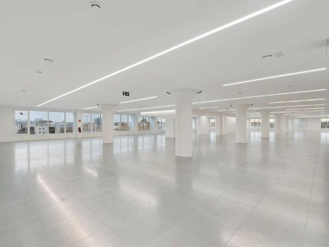 Oficina en alquiler en calle De Joan D'àustria, Barcelona, de 609 m² por 10.353