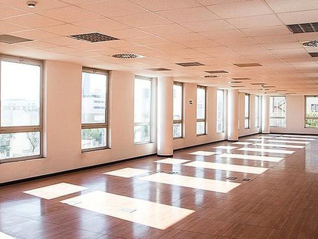 Oficina en alquiler en calle De la Metal·Lúrgia, Barcelona, de 1.571 m² por 19.637