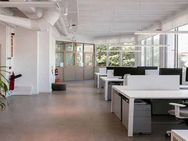 Oficina en alquiler en calle De la Ciutat de Granada, Barcelona, de 287 m² por 7.000