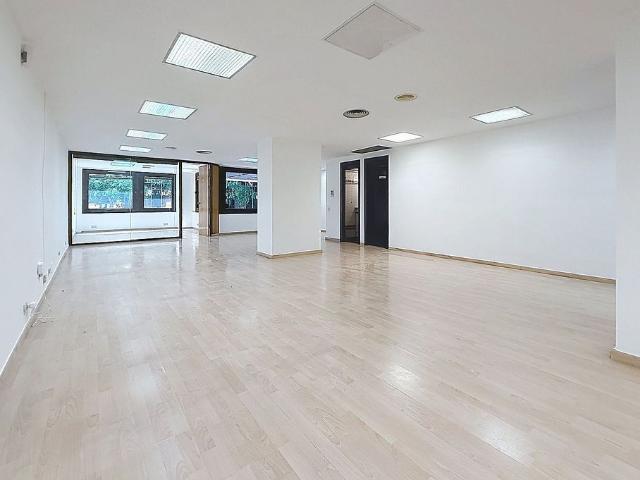 Oficina en alquiler en calle De la Diputació, Barcelona, de 90 m² por 1.575
