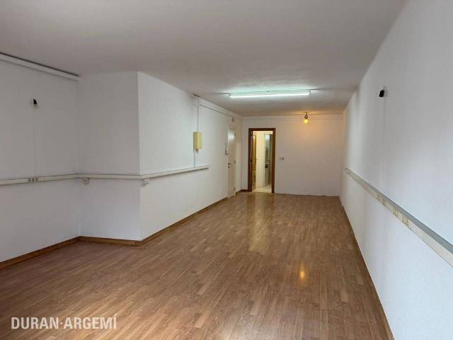 Oficina en alquiler en calle De la Rasa, Terrassa, de 38 m² por 460