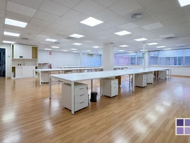 Oficina en alquiler en calle De la Riera de Sant Miquel, Barcelona, de 200 m² por 3.400