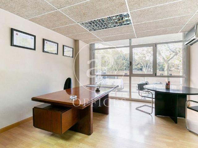 Oficina en alquiler en calle De la Selva de Mar, Barcelona, de 154 m² por 1.500 €