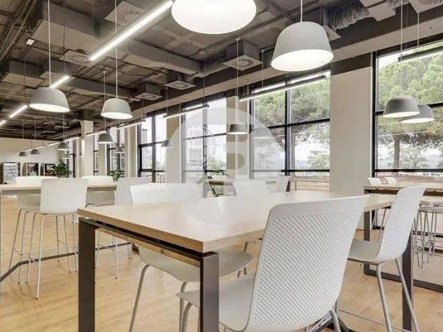 Oficina en alquiler en calle De la Selva, Prat de Llobregat, El, de 2.394 m² por 16.759