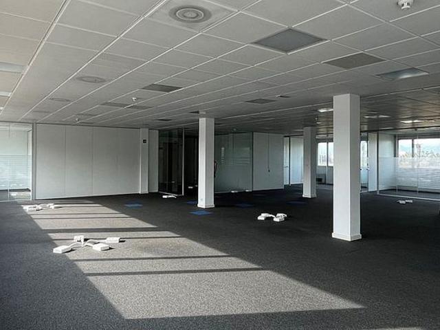 Oficina en alquiler en calle De la Selva, Prat de Llobregat, El, de 340 m² por 3.060