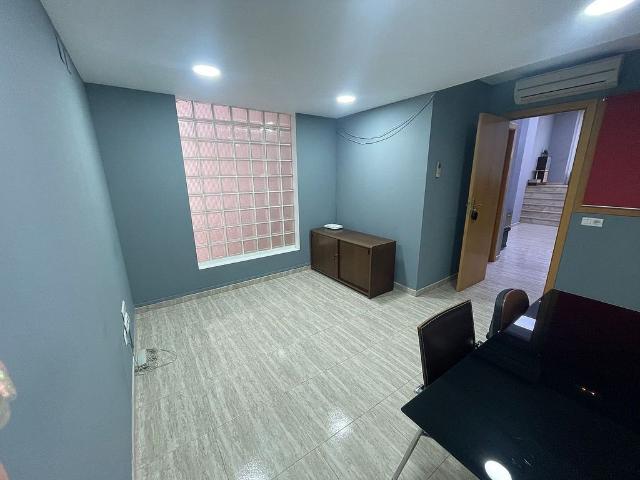 Oficina en alquiler en calle De L'abat Escarré, Reus, de 10 m² por 200