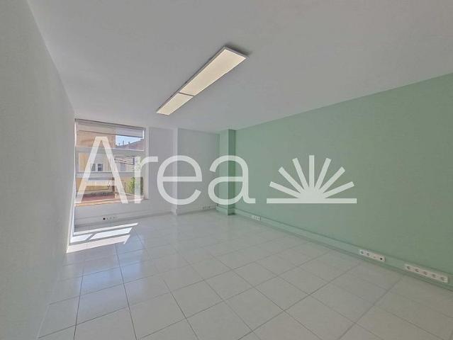 Oficina en alquiler en calle De Lepant, Mataró, de 93 m² por 715