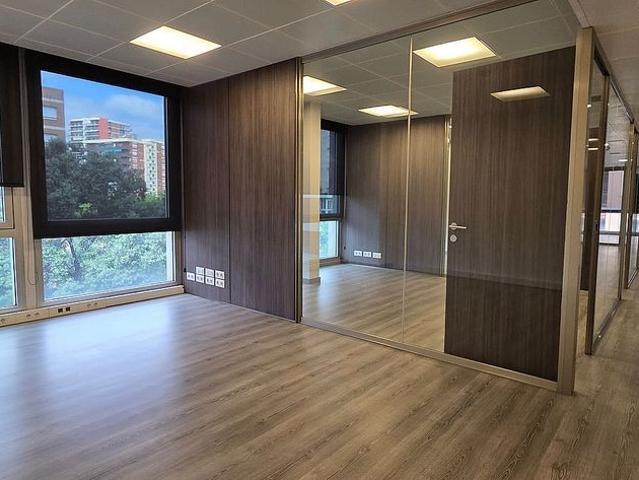 Oficina en alquiler en calle De Lluçà, Barcelona, de 330 m² por 4.800